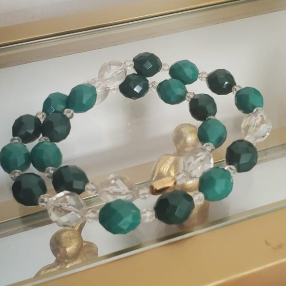 Emerald Green & Clear Beaded Necklace. 🌴 - Picture 5 of 7